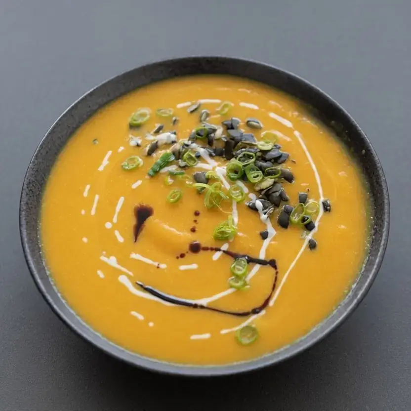 Cremige Kürbissuppe mit Kokos & Ingwer
